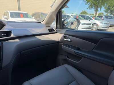 2016 Honda Odyssey, $14500. Photo 12