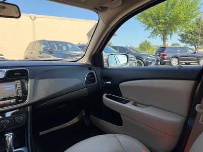 2012 Chrysler 200, $7900. Photo 10
