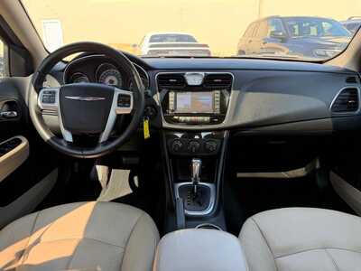 2012 Chrysler 200, $7900. Photo 11