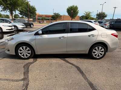 2017 Toyota Corolla, $13500. Photo 5
