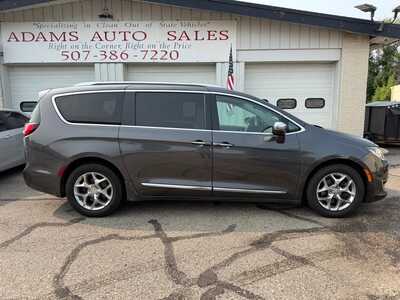 2018 Chrysler Pacifica, $14900. Photo 2