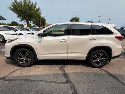 2018 Toyota Highlander, $19900. Photo 5