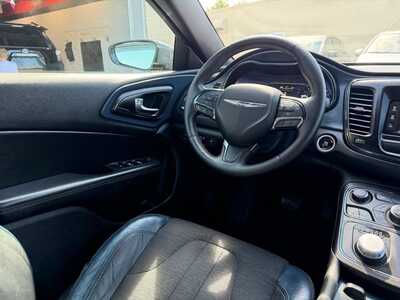 2015 Chrysler 200, $9700. Photo 11