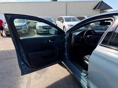 2015 Chrysler 200, $9700. Photo 12