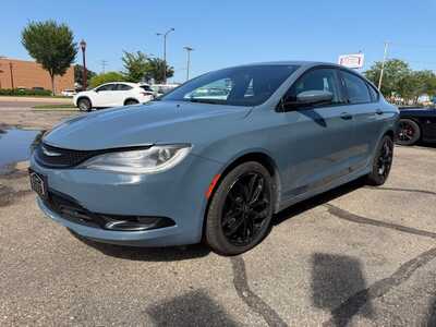 2015 Chrysler 200, $9700. Photo 4