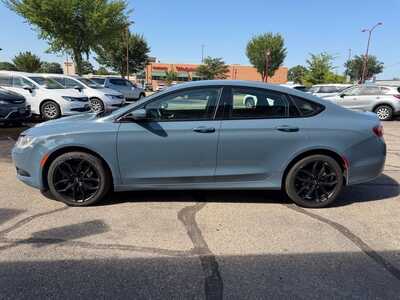 2015 Chrysler 200, $9700. Photo 5