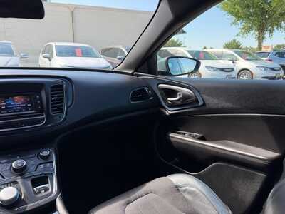 2015 Chrysler 200, $9700. Photo 9