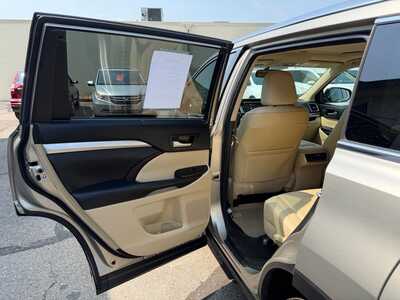 2015 Toyota Highlander, $16900. Photo 10