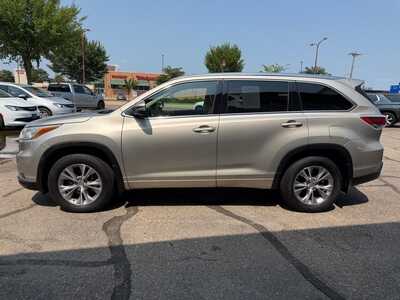 2015 Toyota Highlander, $16900. Photo 5