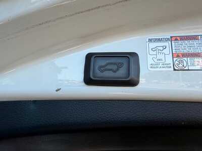 2015 Toyota RAV4, $17700. Photo 8