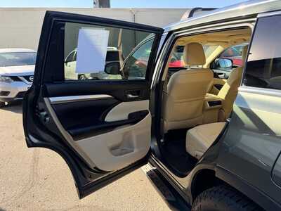 2017 Toyota Highlander, $18900. Photo 10