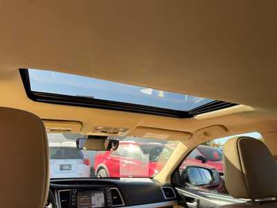 2017 Toyota Highlander, $18900. Photo 12