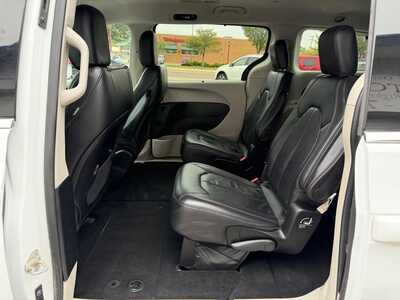 2018 Chrysler Pacifica, $8900. Photo 11