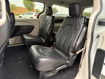 2018 Chrysler Pacifica, $8900. Photo 12