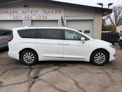 2018 Chrysler Pacifica, $8900. Photo 2