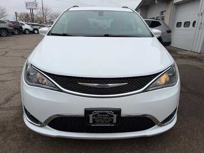 2018 Chrysler Pacifica, $8900. Photo 3