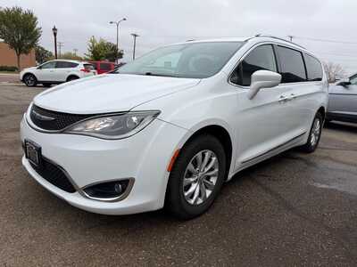 2018 Chrysler Pacifica, $8900. Photo 4