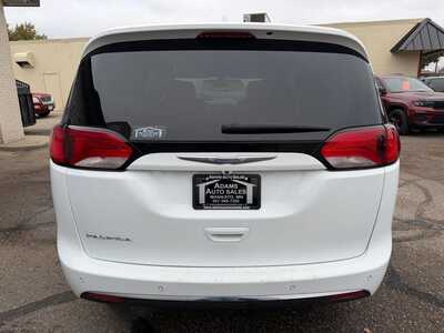 2018 Chrysler Pacifica, $8900. Photo 6