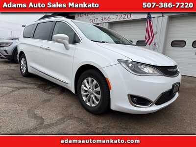 2018 Chrysler Pacifica, $8900. Photo 1
