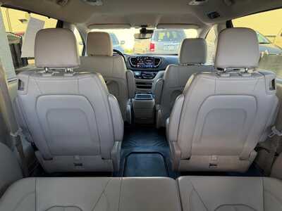 2021 Chrysler Pacifica, $16900. Photo 10