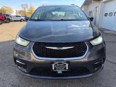 2021 Chrysler Pacifica, $16900. Photo 3