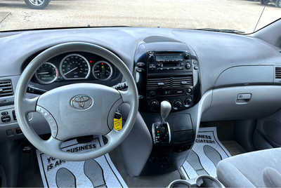 2004 Toyota Sienna, $2900. Photo 10