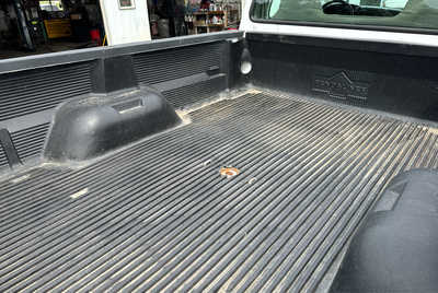 2006 Ford F350 Reg Cab, $9900. Photo 8