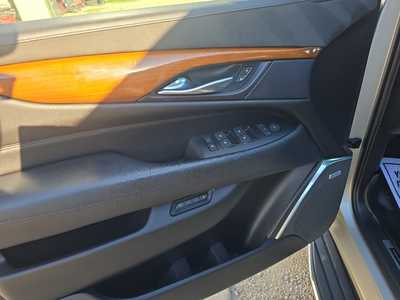 2017 Cadillac Escalade ESV, $22900. Photo 11