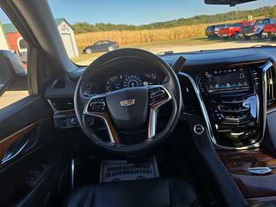 2017 Cadillac Escalade ESV, $22900. Photo 2