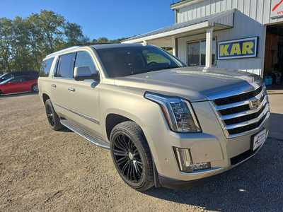 2017 Cadillac Escalade ESV, $22900. Photo 3