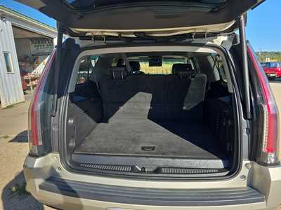 2017 Cadillac Escalade ESV, $22900. Photo 6
