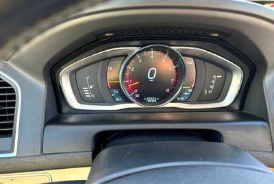 2015 Volvo XC60, $6900. Photo 3