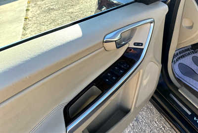 2015 Volvo XC60, $6900. Photo 9