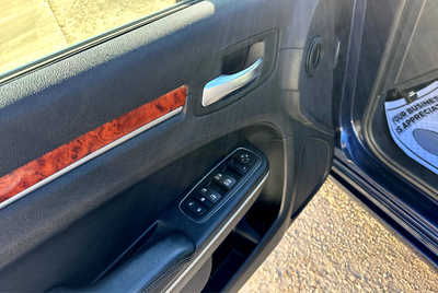 2014 Chrysler 300, $7900. Photo 5