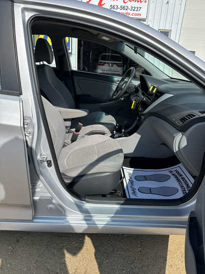 2016 Hyundai Accent, $5900. Photo 7