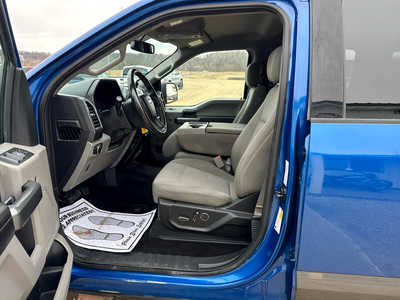 2017 Ford F150 Crew Cab, $21900. Photo 7