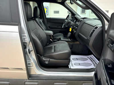 2010 Ford Escape, $5900. Photo 7