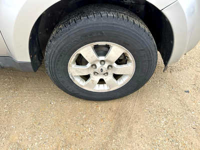 2010 Ford Escape, $5900. Photo 8