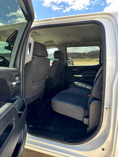 2016 Chevrolet 1500 Crew Cab, $14900. Photo 5