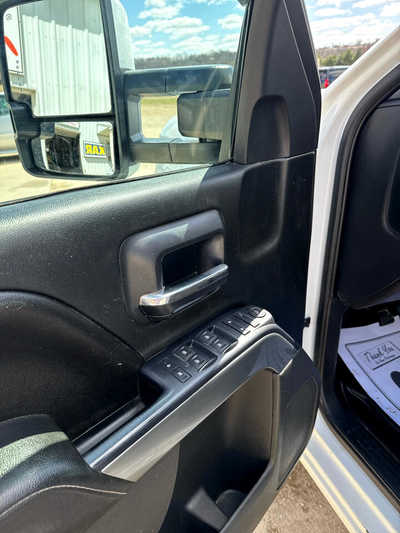 2016 Chevrolet 1500 Crew Cab, $14900. Photo 6