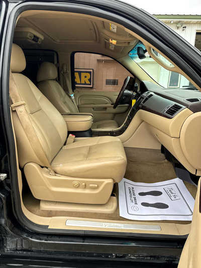 2011 Cadillac Escalade, $10900. Photo 10
