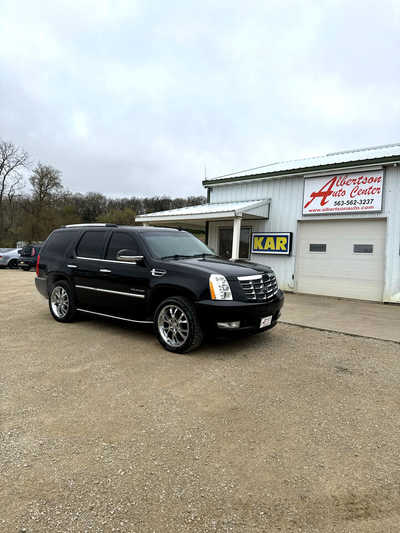 2011 Cadillac Escalade, $10900. Photo 2