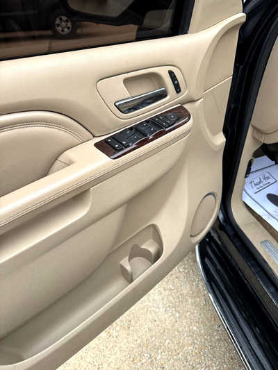 2011 Cadillac Escalade, $10900. Photo 8