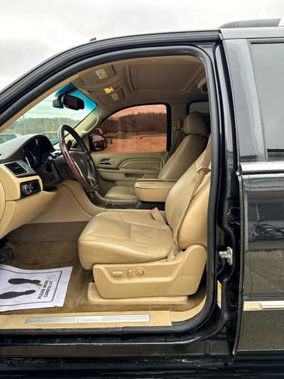 2011 Cadillac Escalade, $10900. Photo 9