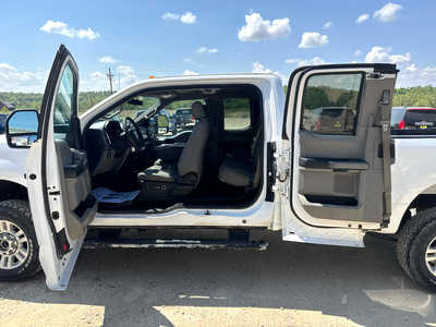 2017 Ford F250 Ext Cab, $15900. Photo 7