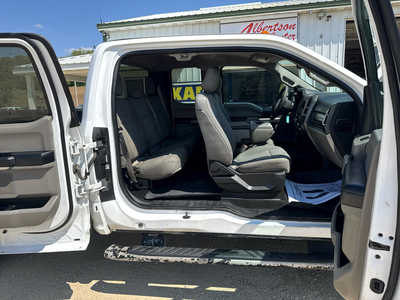 2017 Ford F250 Ext Cab, $15900. Photo 8