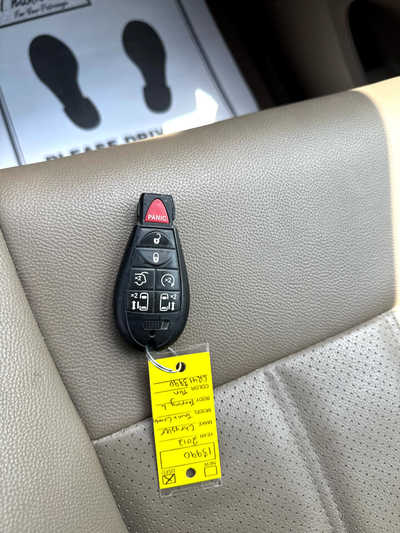 2012 Chrysler Town & Country, $5900. Photo 4