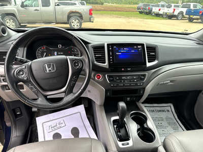 2017 Honda Pilot, $14900. Photo 4