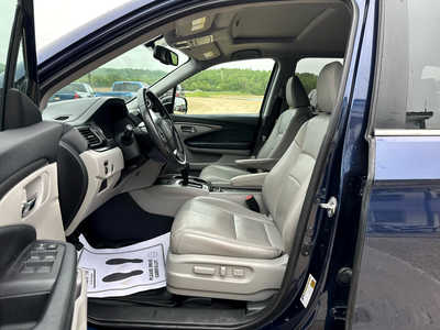 2017 Honda Pilot, $14900. Photo 6