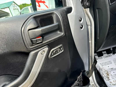 2015 Jeep Wrangler Unlimited, $18900. Photo 5